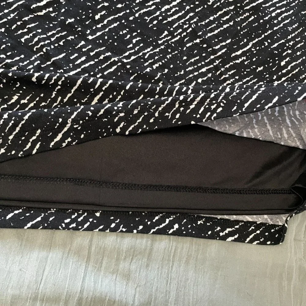 Apt 6 Straight Pencil Stretch Lined Skirt - Black White Geometric - Medium - Picture 2 of 4